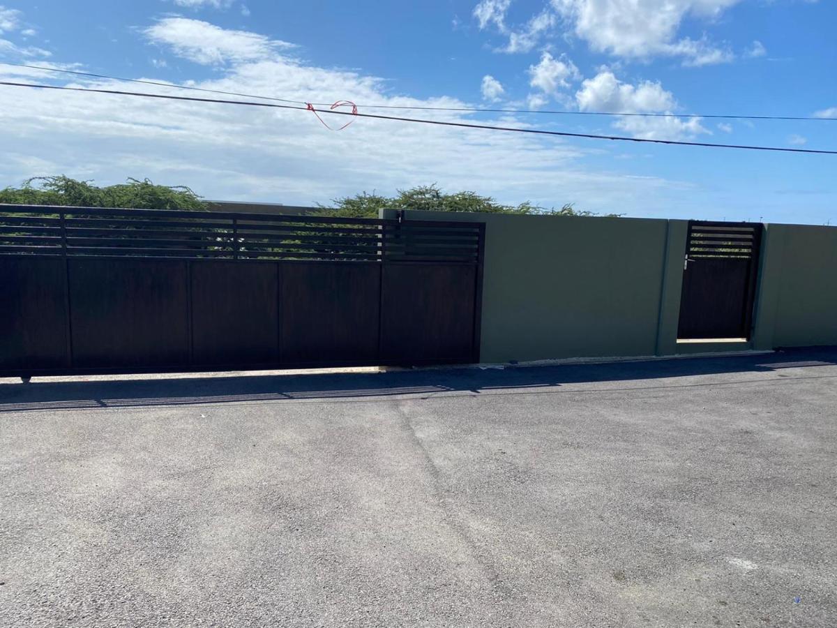 Cataleya Apartments Near Airport Willemstad Luaran gambar